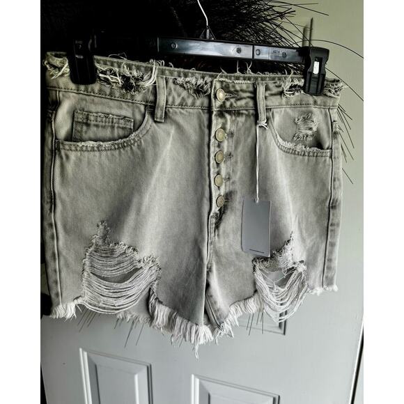 Vervet Super High Rise Destroyed Distressed Raw Hem Light Gray Shorts Size M - Picture 11 of 14